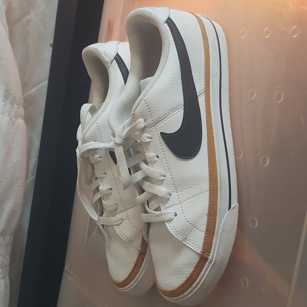 Women's Nike sneakers